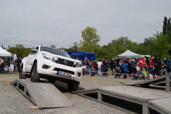 nissan-2-3 nissan-2-3