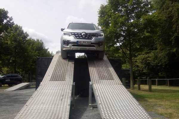 renault-2-4 renault-2-4